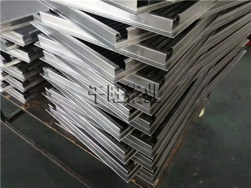 北京千旺建材让你如何能选对优质得包柱铝单板